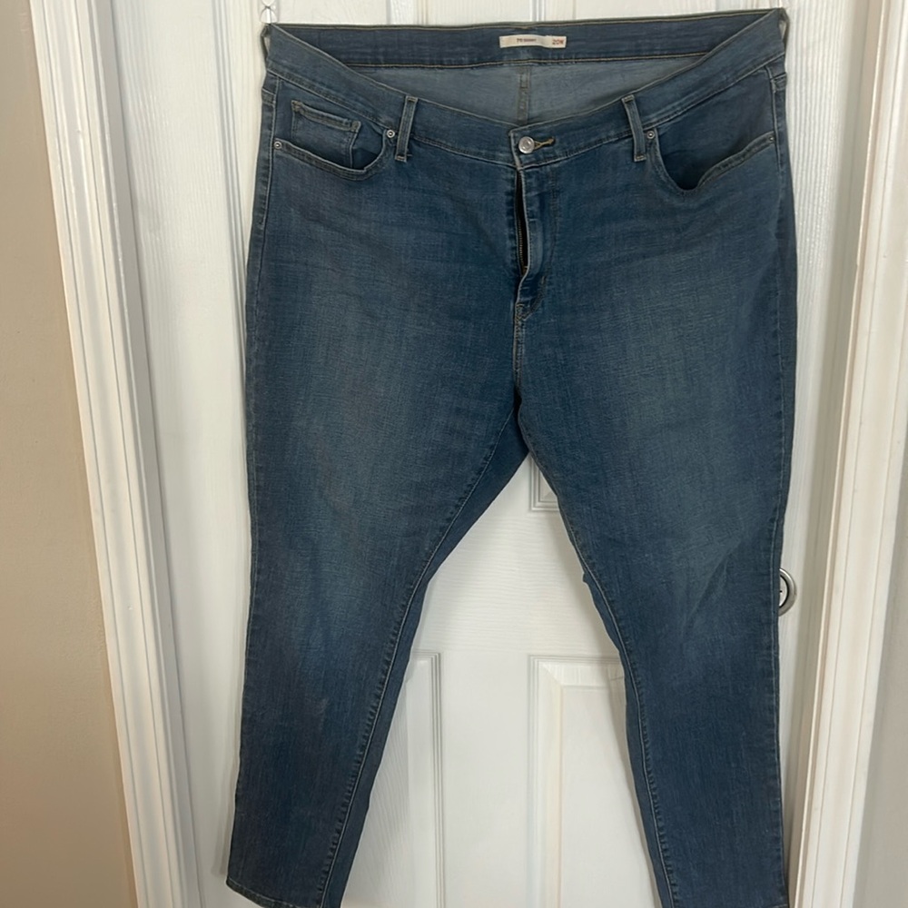 A pair of American classic Levi’s skinny jeans size 20 in women’s